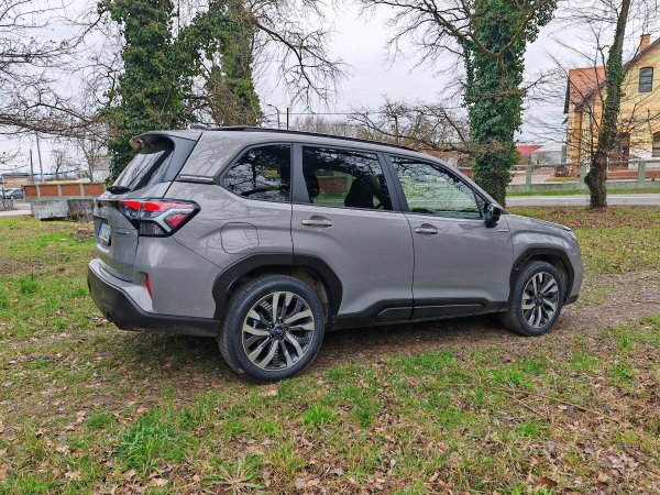 Subaru Forester 2.0i CVT Lineartronic MHEV 136 Premium