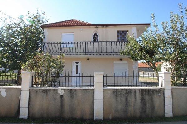 Čavoglave i rodna kuća Marka Perkovića Thompsona