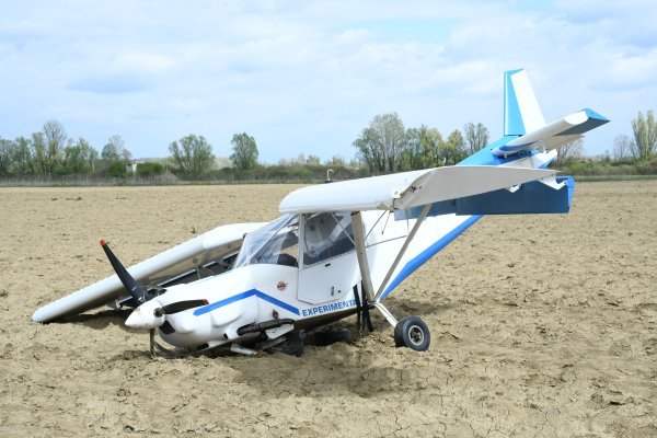 Srušio se mali avion kod Siska