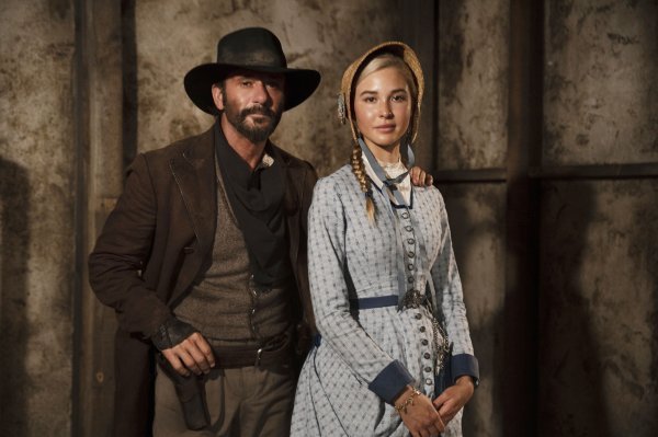 Isabel May i Tia McGraw u seriji '1883'