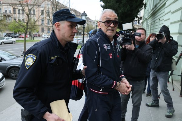 Priveden brodski sudac, obitelj ga dočekala u suzama, novinarima doviknuo: 'Hrvatska'