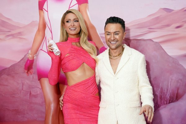 Marc Elrick surađivao je s Paris Hilton u promociji proizvoda Tan-Luxe