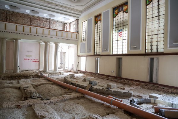 Ogoljena zgrada Sabora