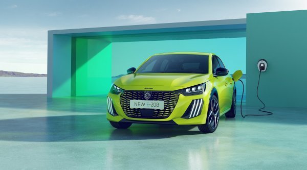 Peugeot optimizirao E-208: Doseg do 433 km, planer putovanja i Vehicle to Load (V2L)