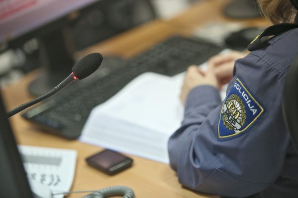 Policajac godinama seksualno zlostavljao izvanbračnu partnericu, podvodio je i drugima