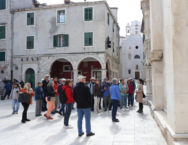 Turisti u Šibeniku