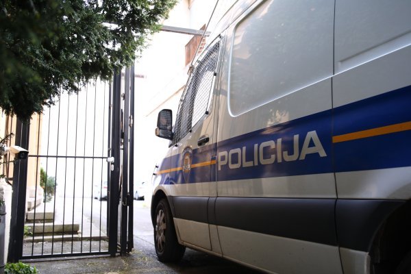 Riječanin preko tvrtke fiktivno prodavao nekretnine: Prenio ih na sebe i bliske osobe