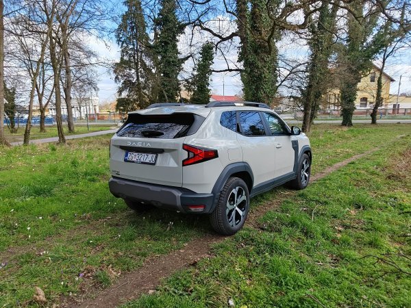 Dacia Duster Journey Hybrid 140
