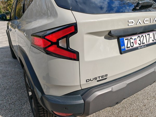 Dacia Duster Journey Hybrid 140