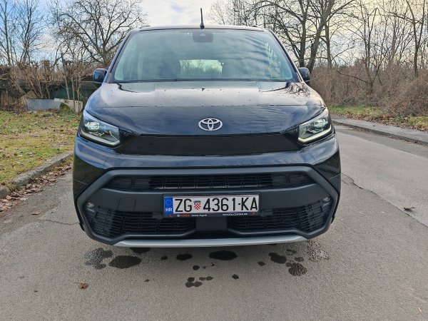 Toyota Proace City Verso Family 1.5D 130 M/T6 Long