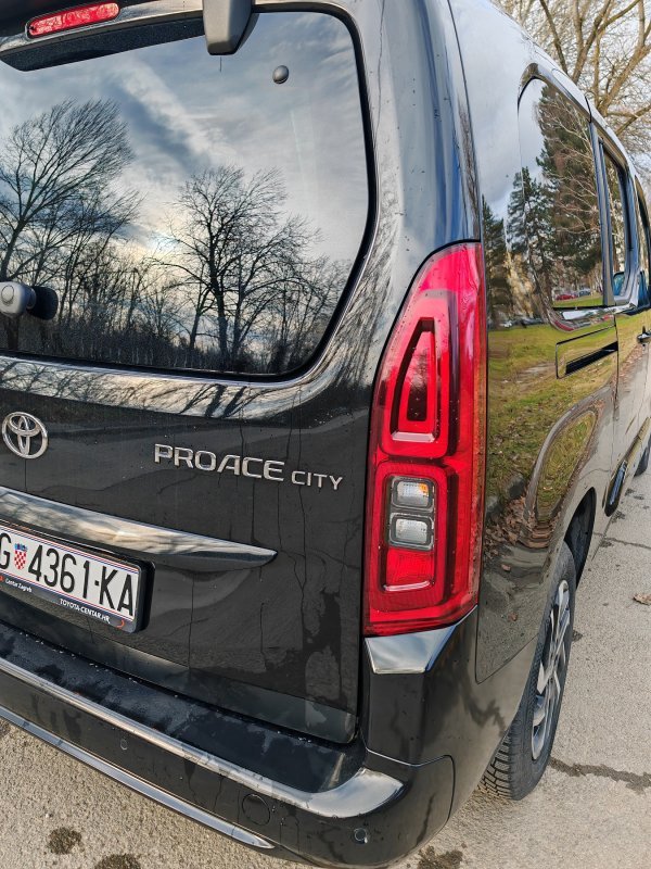 Toyota Proace City Verso Family 1.5D 130 M/T6 Long