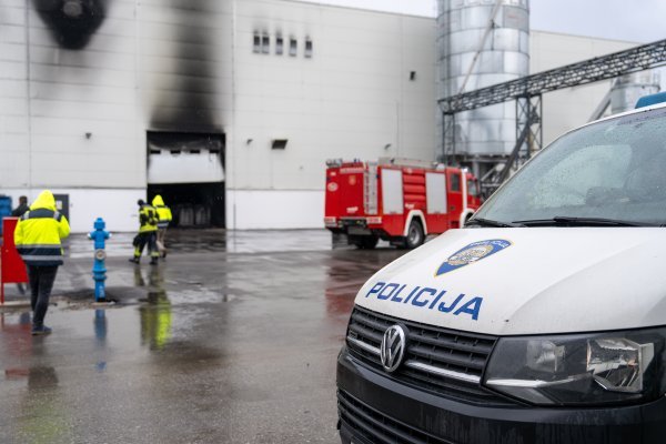 Gorjela velika tvornica parketa u Ogulinu