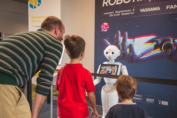 Robot