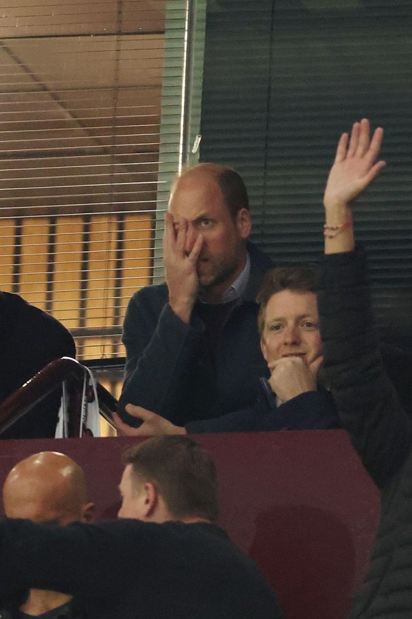 Princ William i princ George na Aston Villa - PSG