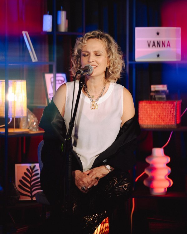 Ivana Vrdoljak Vanna u emisiji TOP MUSIC DESK na TOP RADIJU