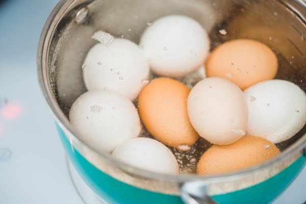 Jaja stavite u hladnu vodu da temperatura postepeno raste