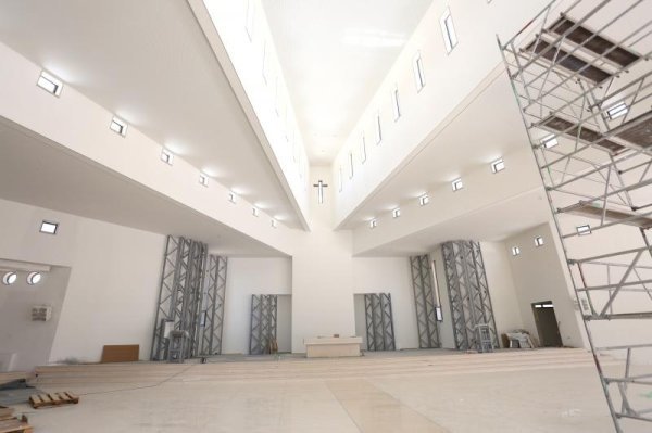 Uređenje unutrašnjosti crkve Gospe Velikog Hrvatskog Krsnog Zavjeta u Kninu