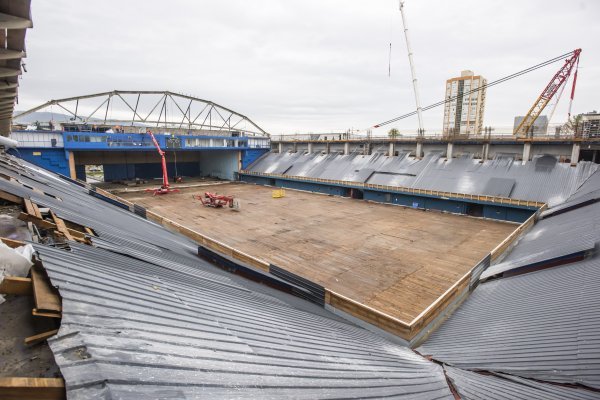 Završni radovi na uklanjanju krovne konstrukcije na Domu sportova