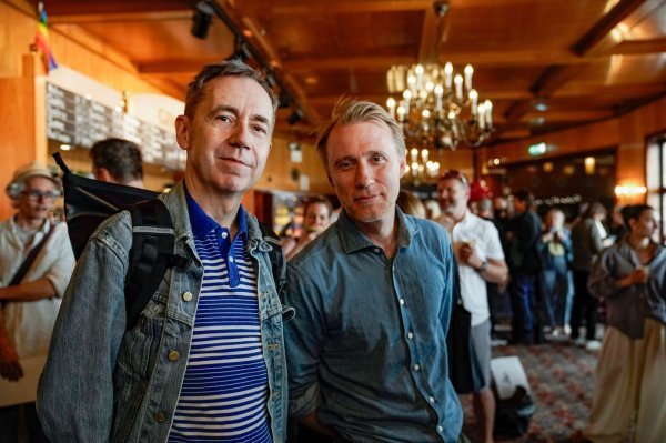 Dag Johan Haugerud, redatelj i scenarist filma, s Thorbjornom Harrom, jednim od glavnih glumaca