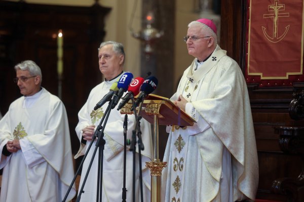 Mate Uzinić predvodio uskršnje slavlje u katedrali sv. Vida u Rijeci