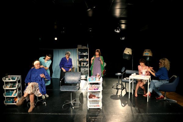 Frizerski salon postaje simbol zajednice, utočište u kojem se dijele tuge i radosti