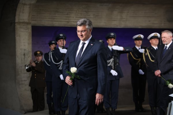 Državni vrh odao počast žrtvama logora u Jasenovcu