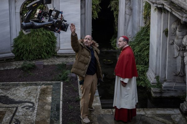 Na setu filma 'Konklava'