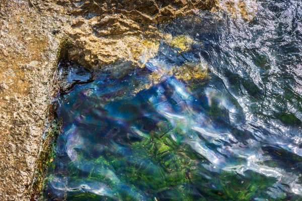 Onečišćenje mora na Hvaru