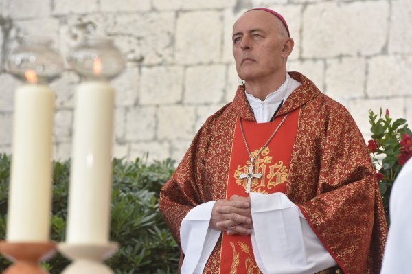 Apostolski nuncij Giorgio Lingua