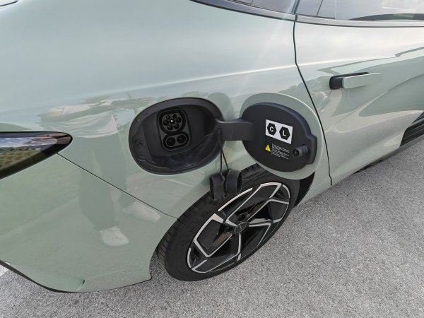 BYD Seal 3.8S