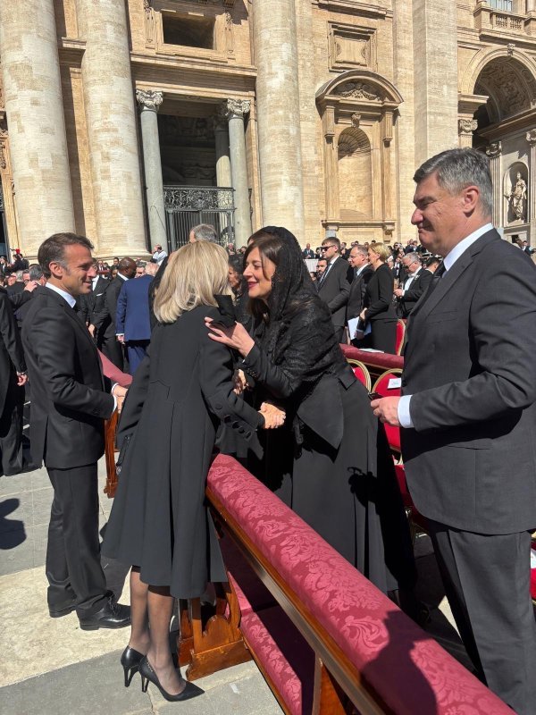 Zoran Milanović i Sanja Musić Milanović s Emmanuelom i Brigitte Macron