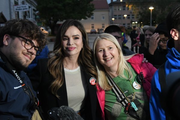 Severina u Virovitici dočekala srpske studente koji trče do Bruxellesa