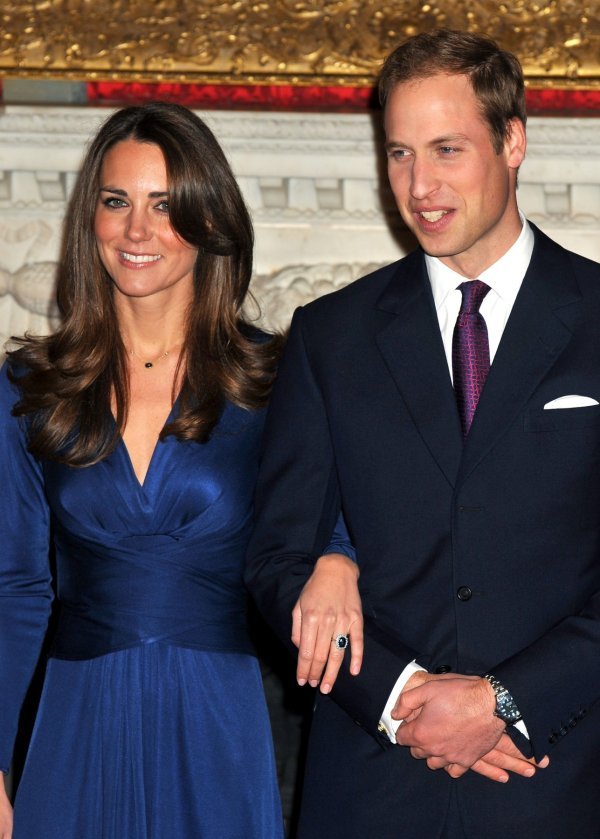 Princ William i Kate Middleton na objavi zaruka 2010. godine