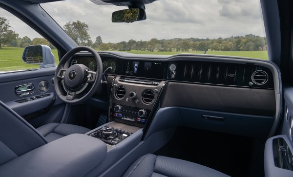 Rolls-Royce Black Badge Cullinan Daisy