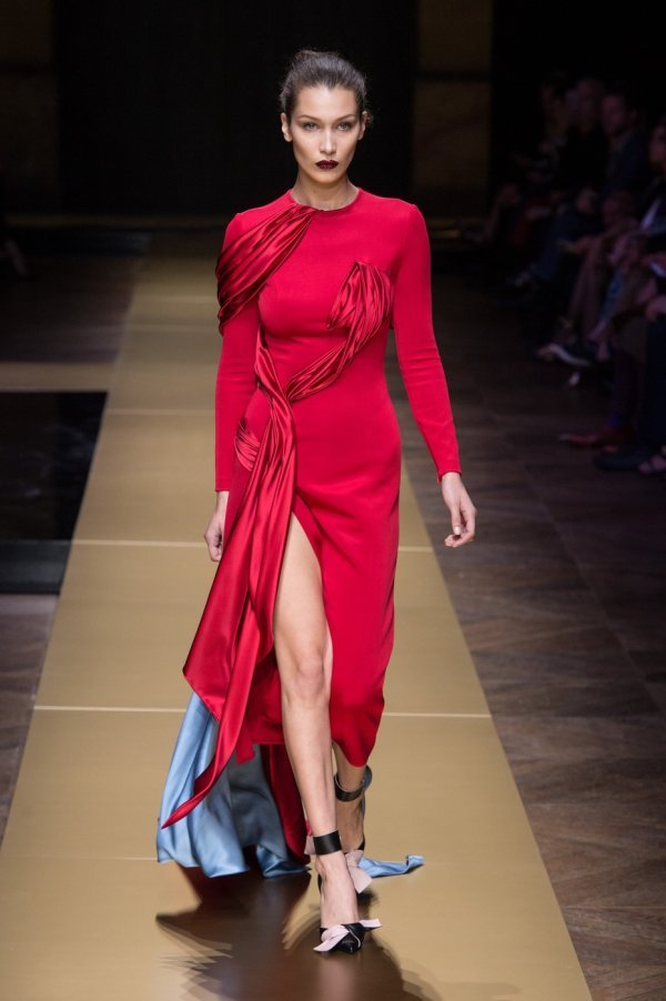 Bella Hadid na reviji Atelier Versace FW16