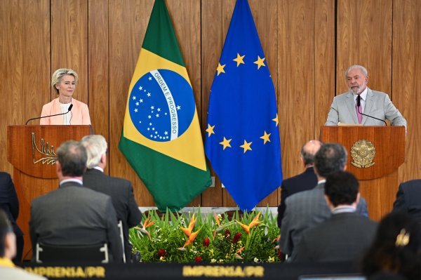 Ursula von der Leyen u posjetu Brazilu 2023. s brazilskim predsjednikom Luizom Ináciom Lulom da Silvom
