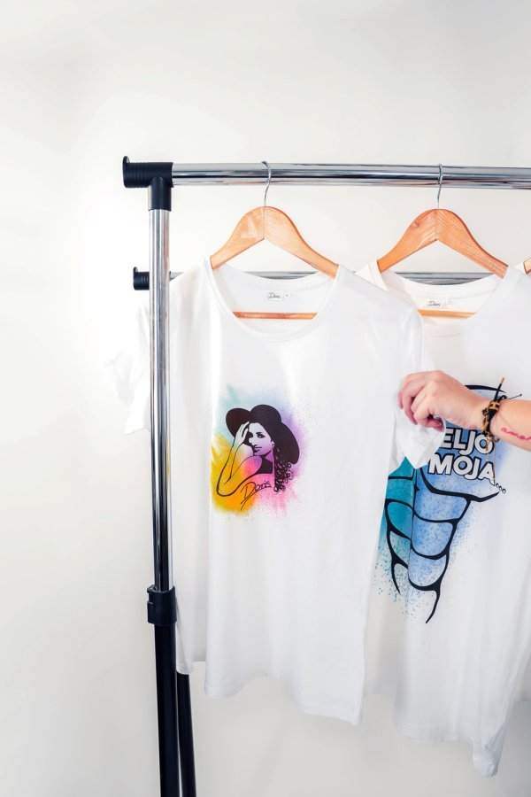 'Merch' od Doris Dragović