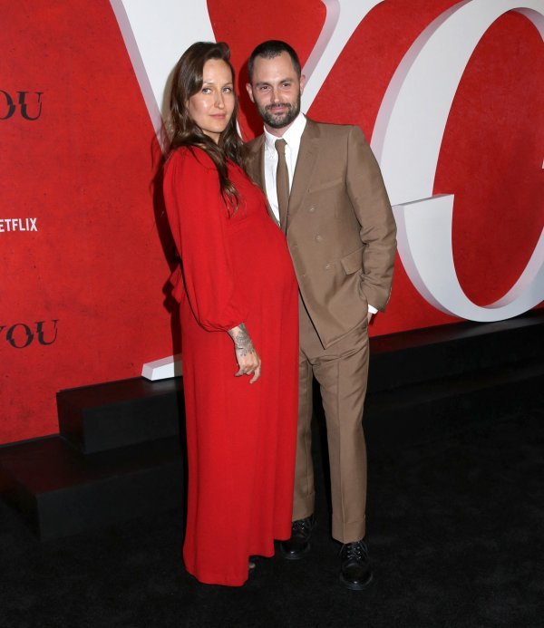 Domino Kirke i Penn Badgley
