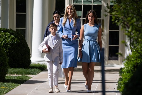 Ivanka Trump i kći Arabella modno se uskladile i zablistale u plavim kombinacijama