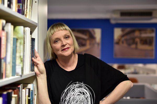 Da vjerujem da je književna kritika posve izgubila kredibilitet, odustala bih od sebe same