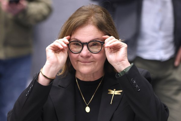 Sabor razriješio Jozić Ileković. Orešković: Prije bi si ruku odrezala nego sudjelovala u cirkusu