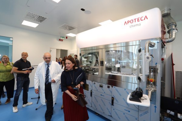 Ministrica Hrstić u obilasku Klinike za tumore