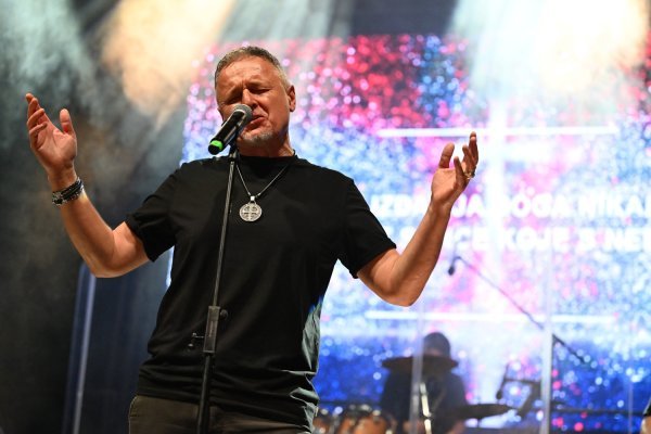 Thompson na koncertu 'Split slavi, moli i voli'