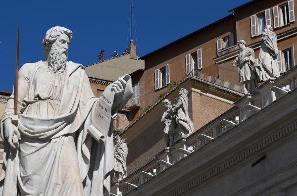 Vatikanski radnici postavili dimnjak