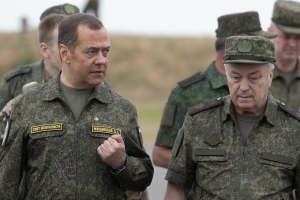 Dmitrij Medvedev - Putinov glasnogovornik kad je teško