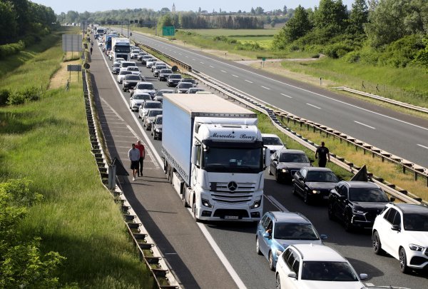 Gužva na autocesti A3 zbog prometne nesreće
