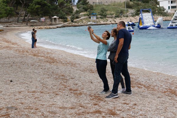 Bura ispraznila plaže u Makarskoj