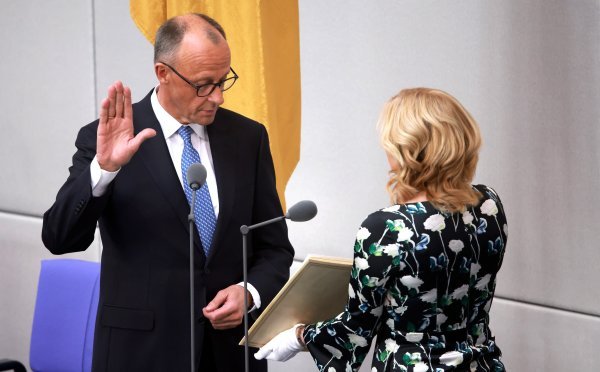 Friedrich Merz prisegnuo za njemačkog kancelara