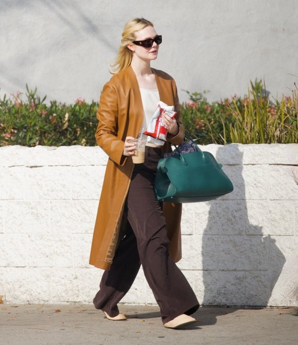 Elle Fanning s torbom Margaux brenda The Row