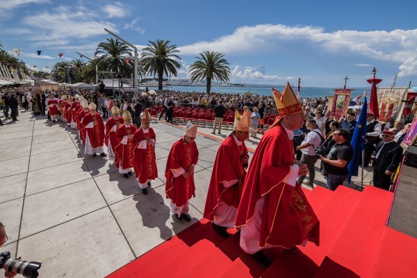 Splićani i gosti slave sv. Dujma